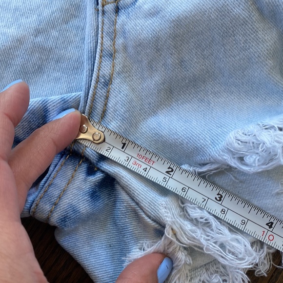 NEW White Wash Jean Shorts 💙 - Picture 11 of 11
